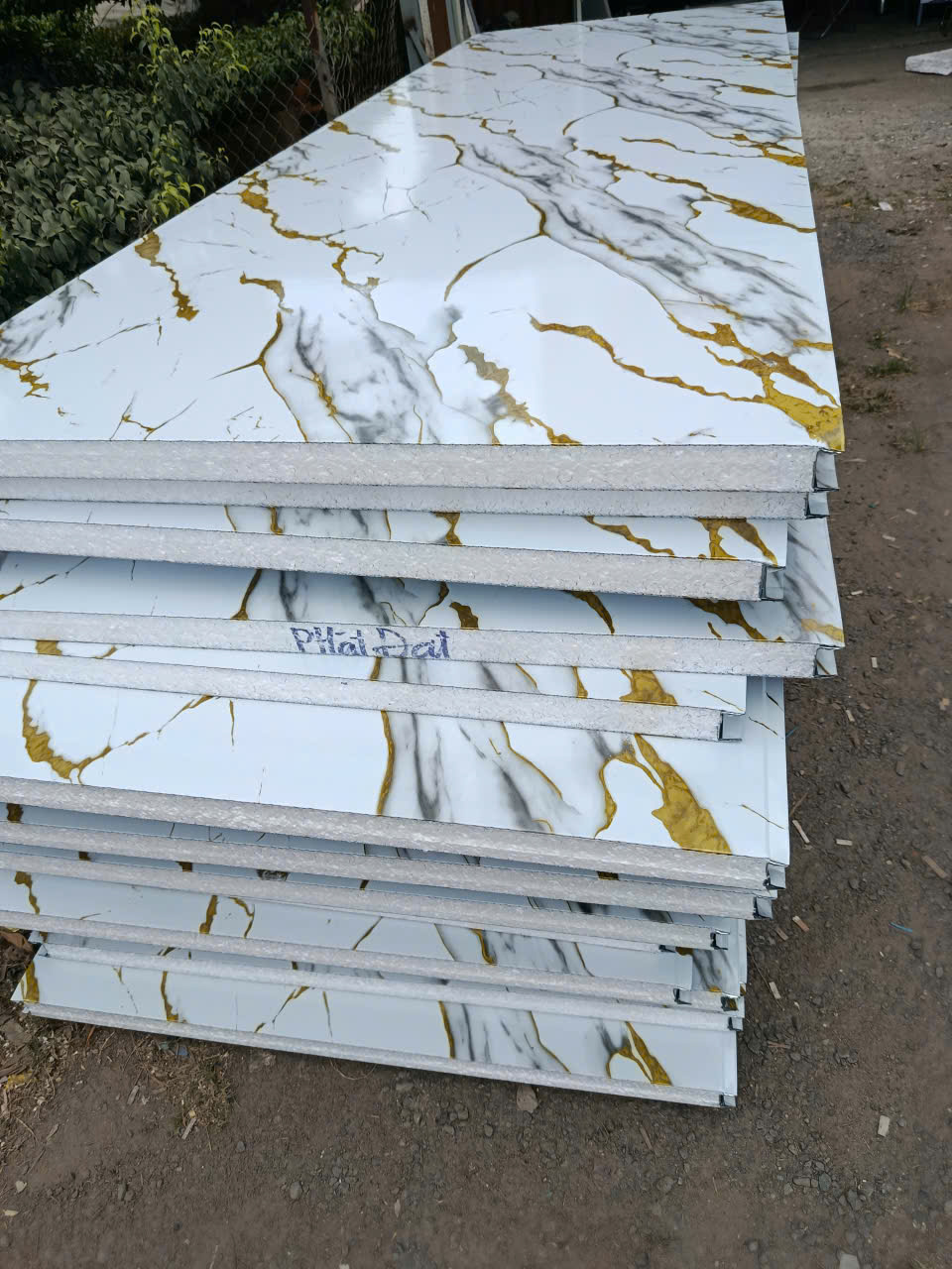 Giao hàng cho khách hàng nhà máy ở Long thành Panel eps vân đá