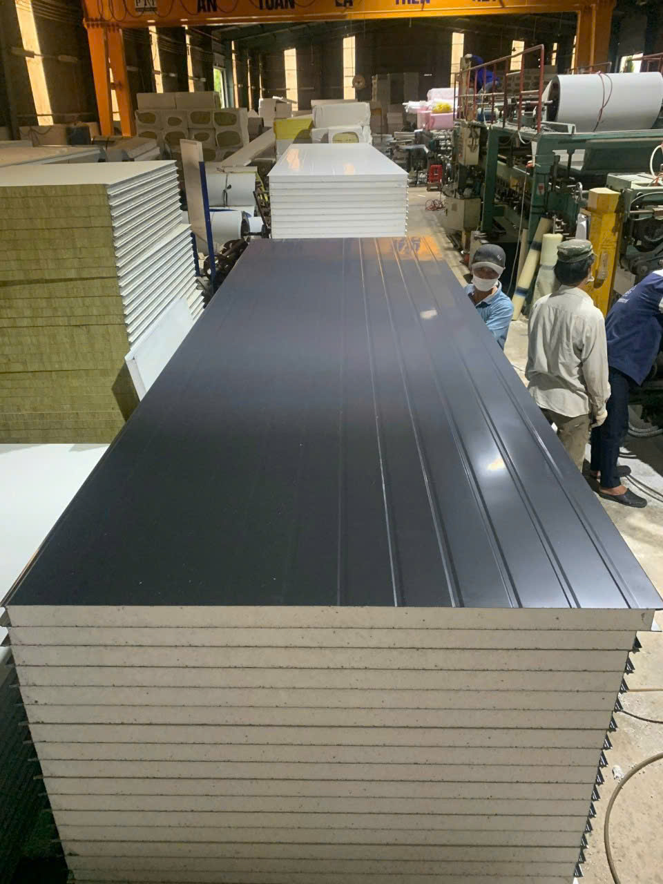Khung cảnh nhà máy panel eps của cách nhiệt phát đạt