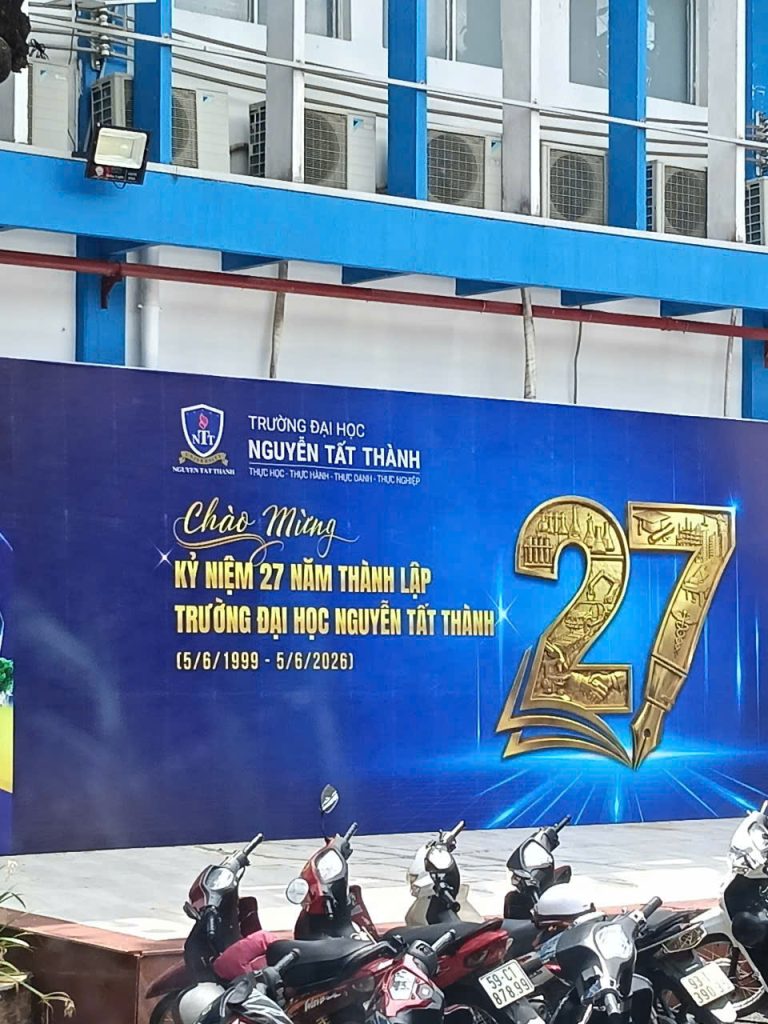 Phát Đạt giao hàng Panel cho trường Đại học nguyễn tất thành
