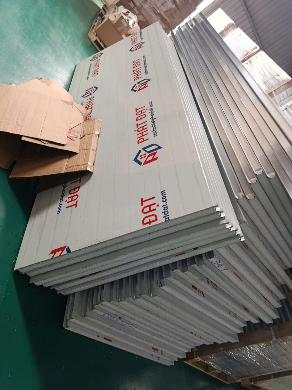 Các loại panel ngoài trời vách ngoài và mái - Cách nhiệt Phát Đạt